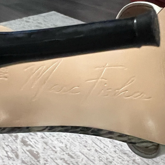 Marc Fisher Black/Beige Lizard Print Pumps Open Toe Size 5 - Picture 9 of 10